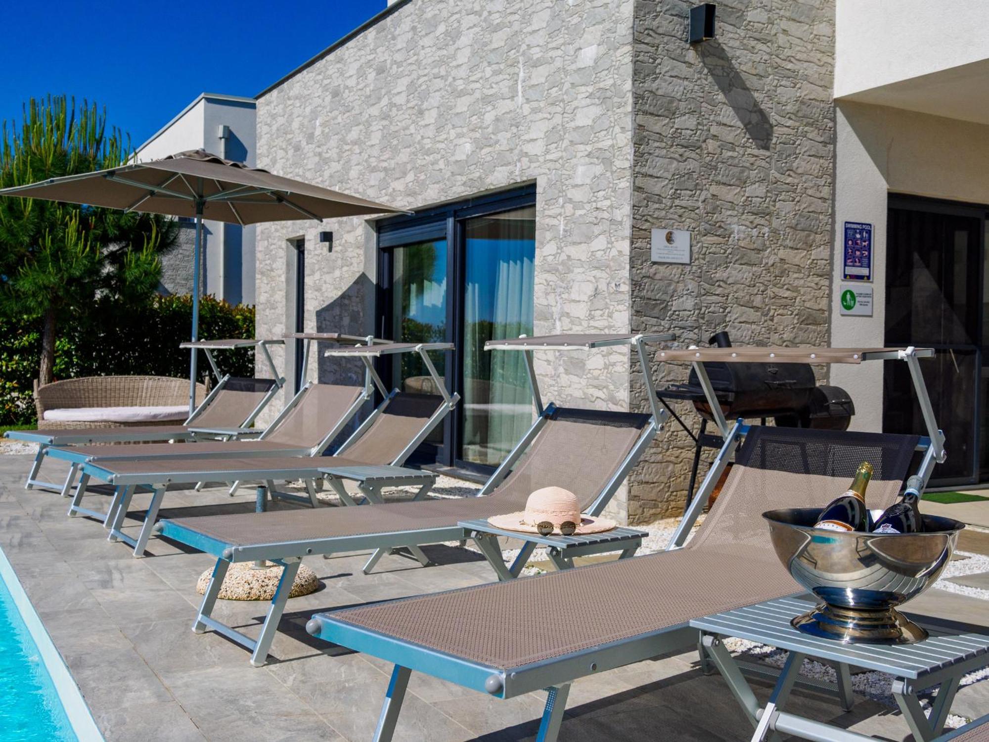 Sea View Villa Sun Sea & Fire クルニカ エクステリア 写真